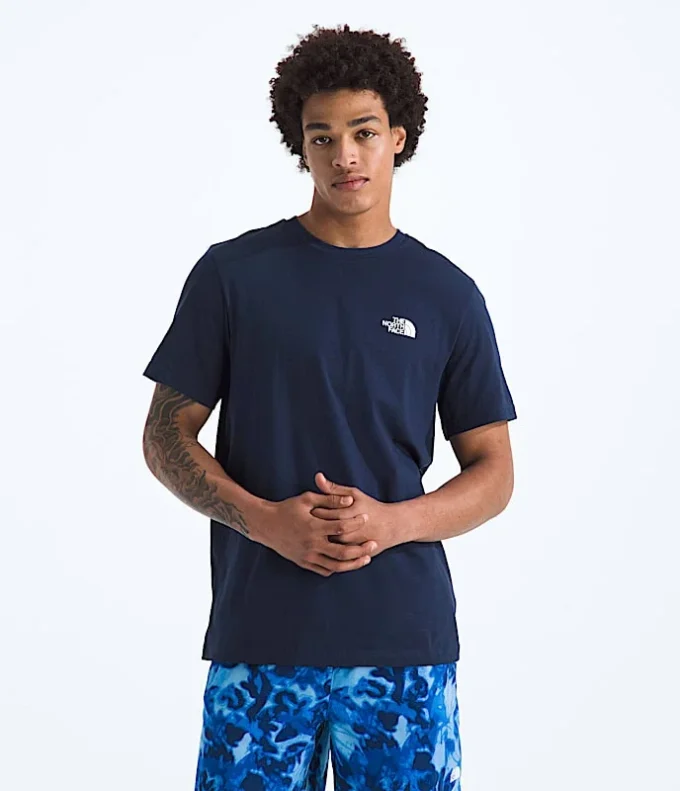 Herren-T-Shirt mit kurzen Ärmeln und einfachem Dome-Ausschnitt Herren-T-Shirt mit kurzen Ärmeln und einfachem Dome-Ausschnitt